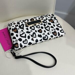 Betsey Johnson White/Brown/Black Leopard Print Hearts Zip Around Wallet Wristlet